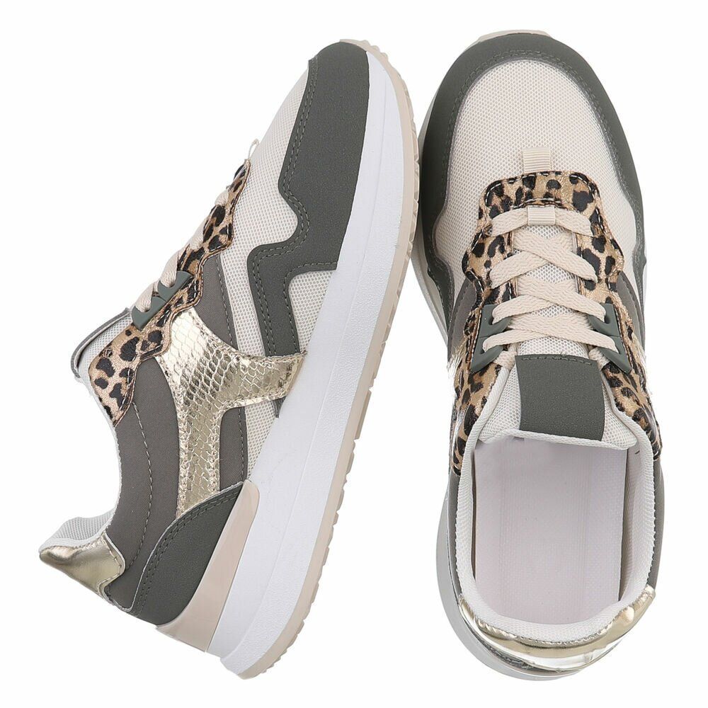 Sportieve wit met groene sneakers met leuke accenten 